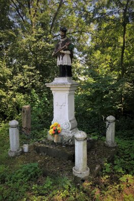 szobor Szent Ján Nepomucký Bohunicében-3