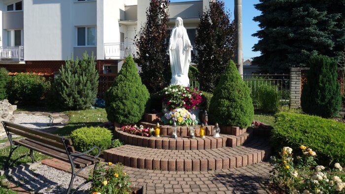 Szűz Mária szobra-1