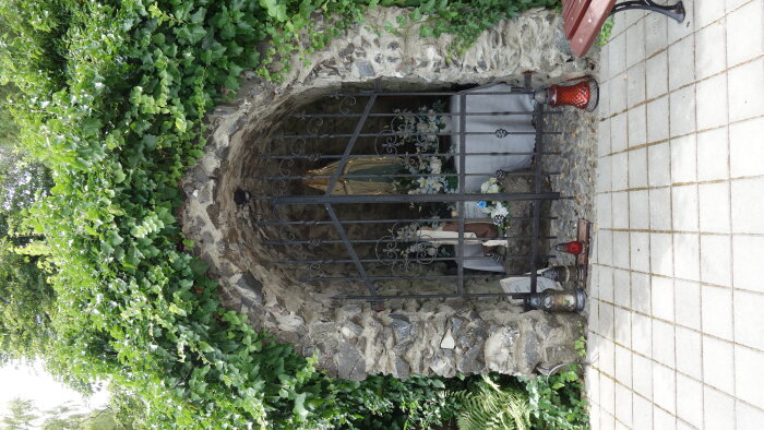 Lourdes-i Szűzanya barlangja-2