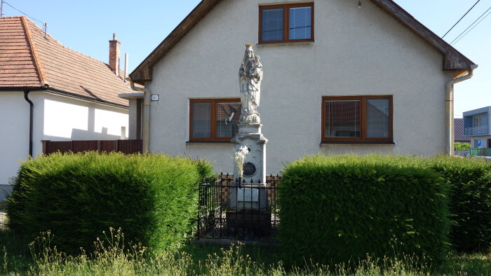 Szűz Mária szobra-1