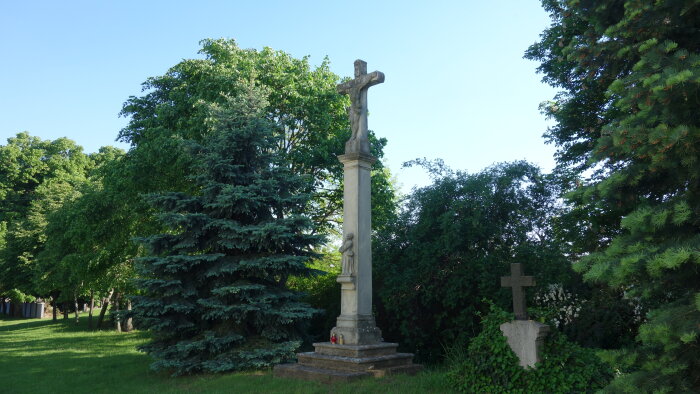 Das Hauptkreuz auf dem alten Friedhof-1