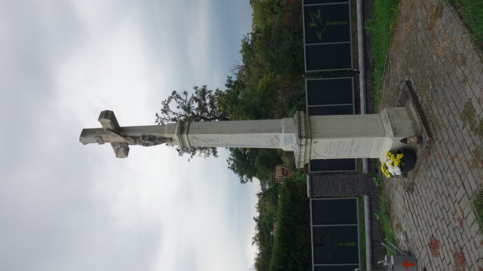 Hlavný kríž na cintoríne-4