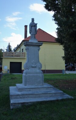 Statue von St. Ján Nepomucký auf dem Platz-3