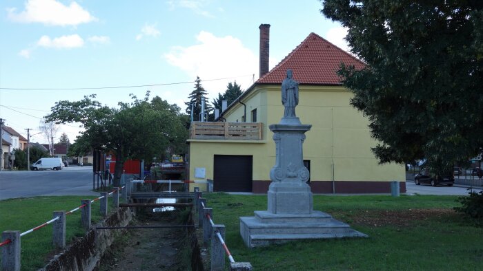 Statue von St. Ján Nepomucký auf dem Platz-1