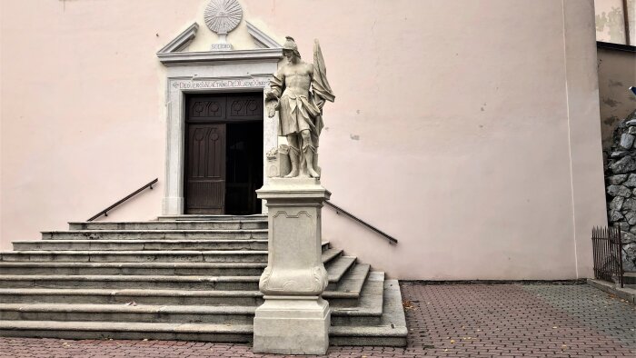 Statue von St. Florian vor dem Kapuzinerbein-1