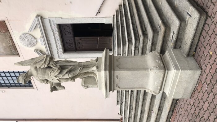 Statue von St. Florian vor dem Kapuzinerbein-2