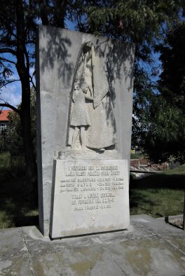Monument to fallen anti-fascists in Grinava, NKP-4