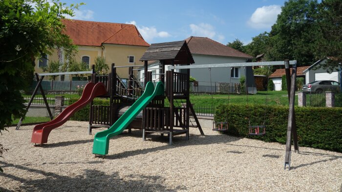 Relaxation zone with children&#39;s playground-3