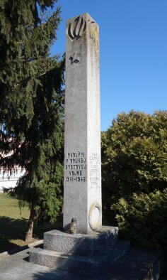 Monument to those who died in World War II-2