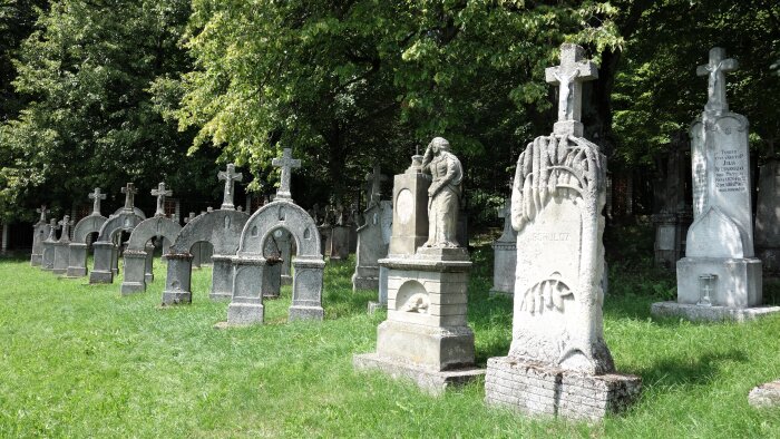 Dobrovodsk tombstones-1