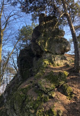 Felsformation unter dem Lesy-Hügel-6