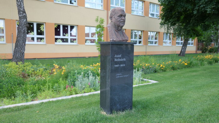 Busta Jozefa Bednárika - Zelenč-1