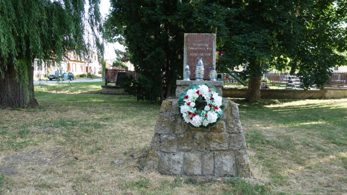 Pomník vojakom Červenej armády - Hrnčiarovce nad Parnou-2