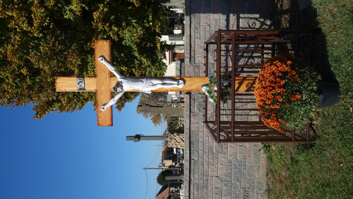 Kríž pred cintorínom - Opoj-2