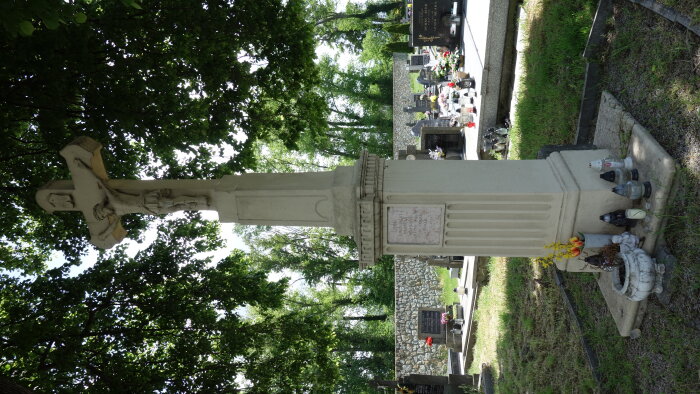 Központi kereszt a temetőben - Jánovce-2