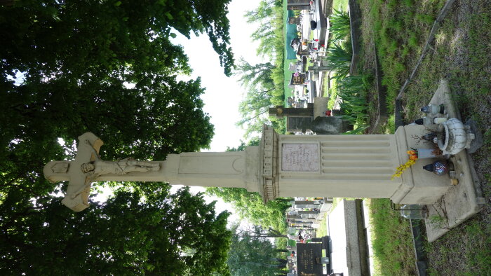 Központi kereszt a temetőben - Jánovce-3