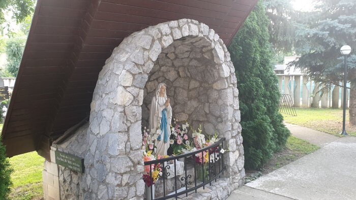 Lourdes-barlang - Vendégek-1