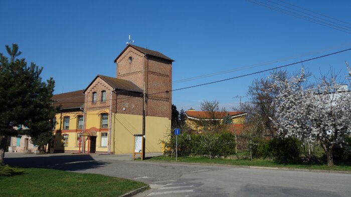 Das Gebäude der ehemaligen Brennerei - Čataj-1