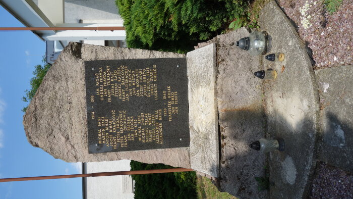 Monument to the fallen in I. and II. war, Chat-3