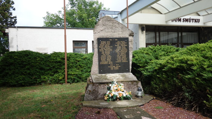Monument to the fallen in I. and II. war, Chat-2