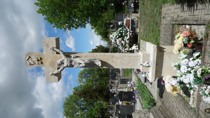Ústredný kríž na cintoríne - Jelka-3