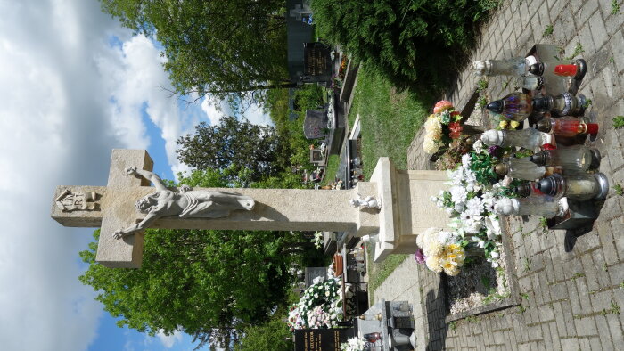 Ústredný kríž na cintoríne - Jelka-2
