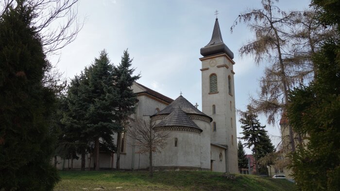 NKP Farský kostol povýšenia Svätého kríža - Križovany nad Dudváhom-1