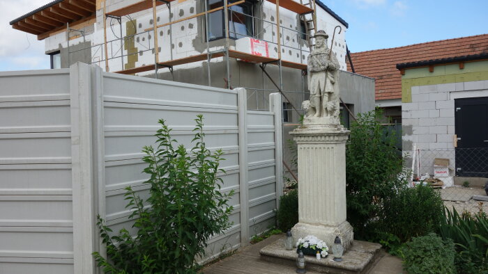Statue des hl. Vendelína - Hrnčiarovce nad Parnou-1
