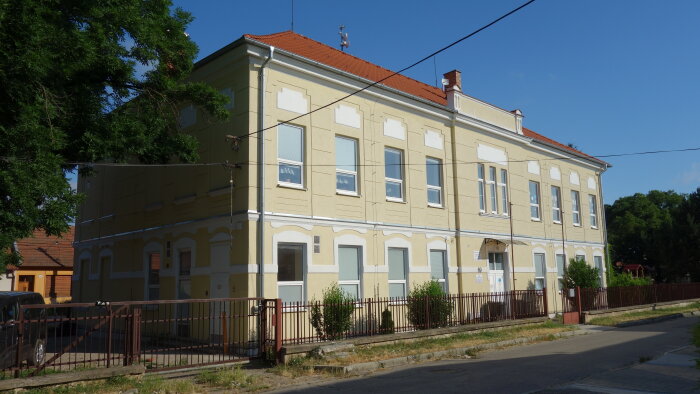 Former old school - Hrnčiarovce nad Parnou-2