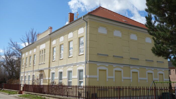 Korábbi régi iskola - Hrnčiarovce nad Parnou-3