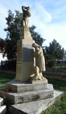 Az első világháborúban elesettek emlékműve - Hrnčiarovce nad Parnou-4