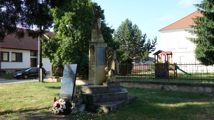 Monument to the fallen in World War I - Hrnčiarovce nad Parnou-1