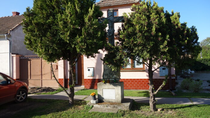 Cross at the end of Hlavná street - Pavlice-1