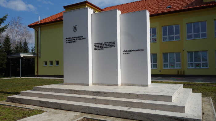 Emlékmű a háború áldozatainak - Križovany nad Dudváhom-2