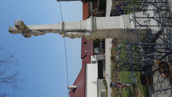 Kříž u kostela - Cífer, část Jarní-4