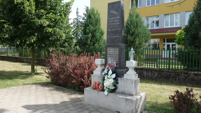 Pomník padlým v II. válce - Cífer-2