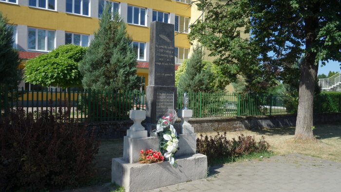Pomník padlým v II. válce - Cífer-3