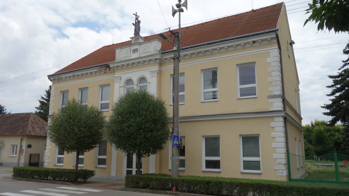 Budova starej školy - Križovany nad Dudváhom-1