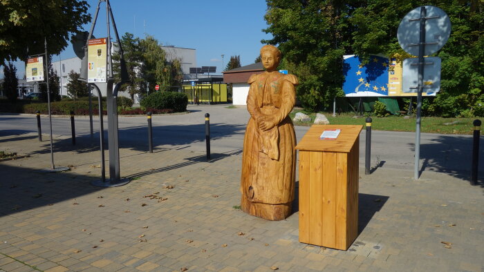 Statue of Mária Hollósyová - Cífer-1