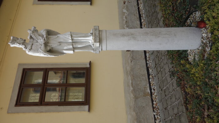 Statue des hl. Ján Nepomucký in der Pfarrei - Cífer-2