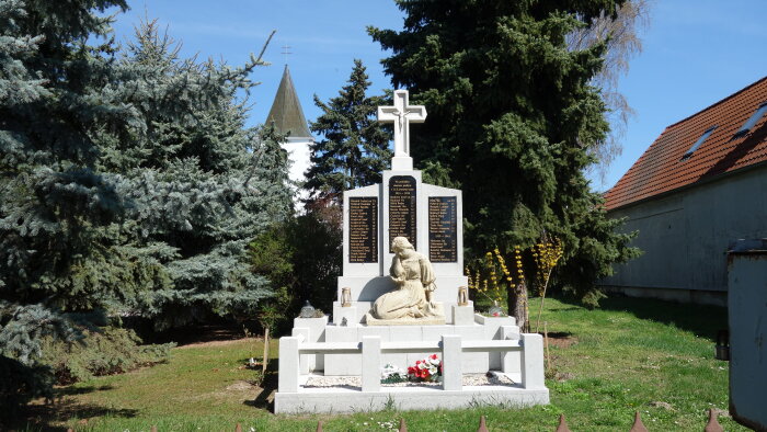 Pomník padlým v I. a II. světové válce-2
