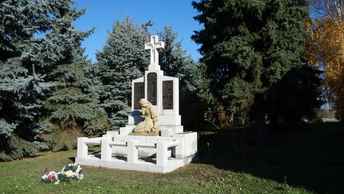 Az elesettek emlékműve az I. és II. világháború-1