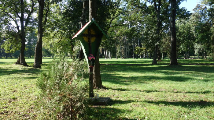 Kříž v Zámeckém parku- Vodrady-1