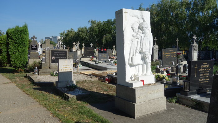 Náhrobník rodičov Jána Koniareka na cintoríne-1
