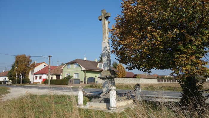 Kamenný kříž před vesnicí - Trstín-3