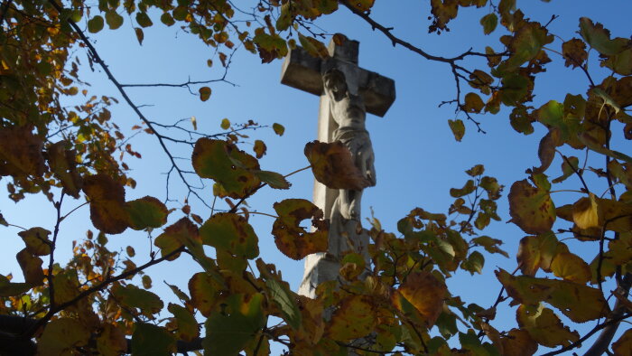 Kamenný kríž pred dedinou - Trstín-1