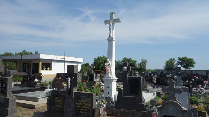 Zentralkreuz auf dem Friedhof - Jablonec-1