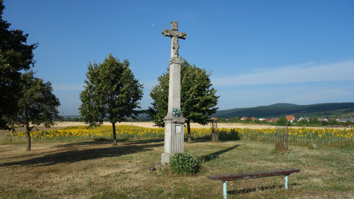 Kříž u silnice, směr Dlouhá - Doľany-3