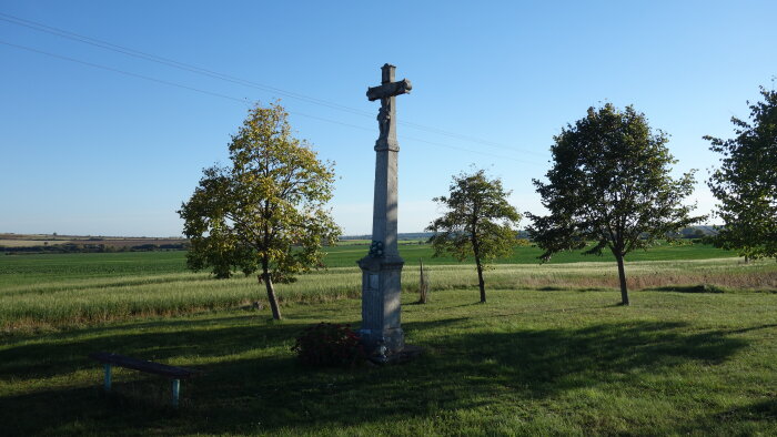 Kříž u silnice, směr Dlouhá - Doľany-2