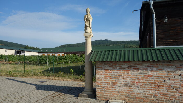 Statue des hl. Urbana vor dem Weingut - Doľany-1